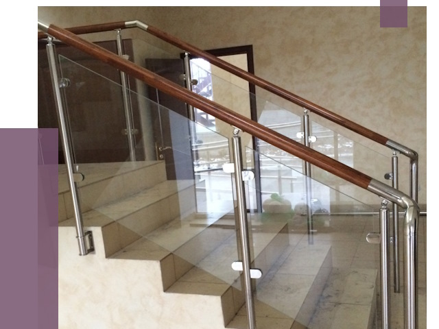 Комбинированные перила из металла и дерева в Сланцах