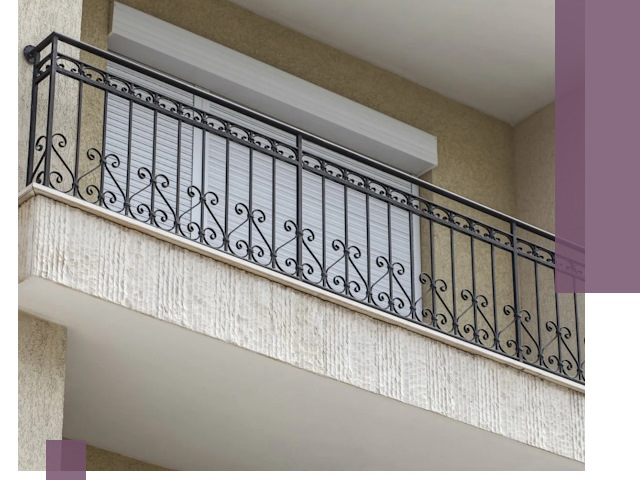 Балконные ограждения из металла и стекла в Сланцах для домов