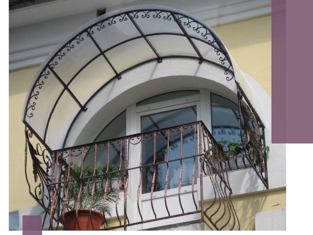 Козырьки над балконом в Сланцах — изготовление и монтаж