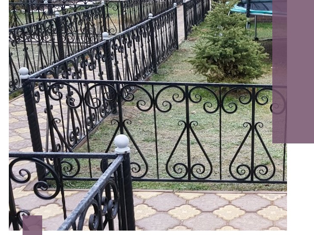 Кованые газонные ограждения под ключ в Сланцах